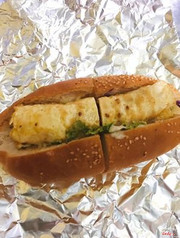 Hotdog trứng cuộn 