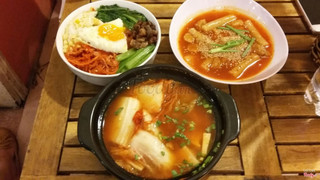 canh kim chi + cơm trộn + tokbokki