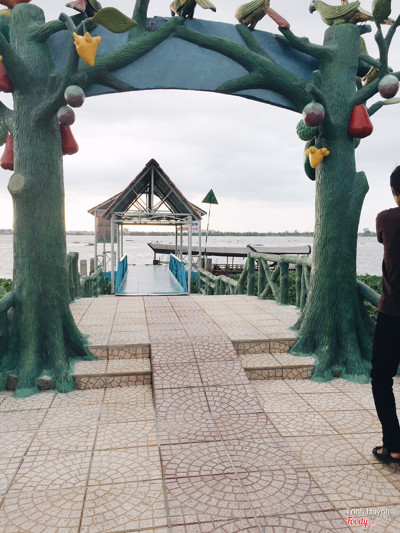 Hướng ra bến phà tham quan
