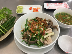 hủ tiếu nam vang khô