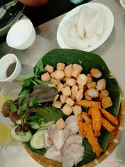 Mẹt này là 2 phần thập cẩm gom chung lại