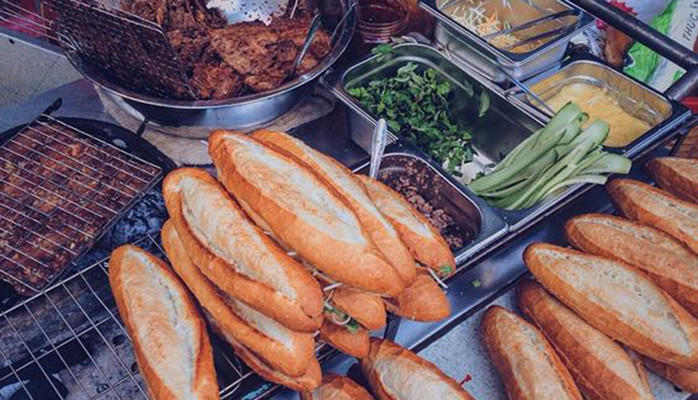 Bánh Mì Thịt Nướng & Bánh Mì Ốp La