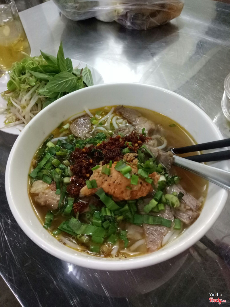 Bún bò chả cua