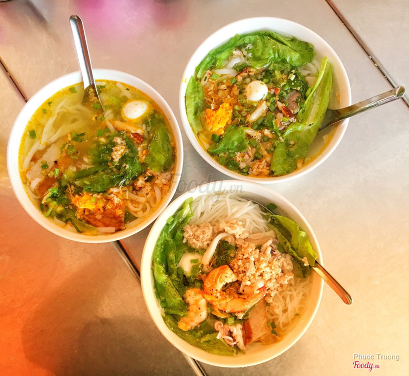 Đây là các món ăn buổi sáng của quán đủ các món nước khá là ngon và đầy đủ với mức giá 50k/bát !!!