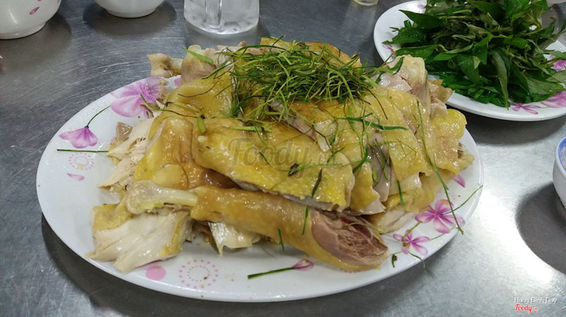 Gà hấp lá chanh.