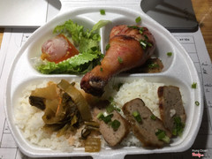 Cơm nem nướng + đùi gà quay chảo, khá bất ngờ về chất lượng 👍🏻