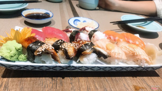 Set Unagi nigiri + Salmon nirigi + Tako nigiri + Aburi salmon nirigi + Tuna nirigi