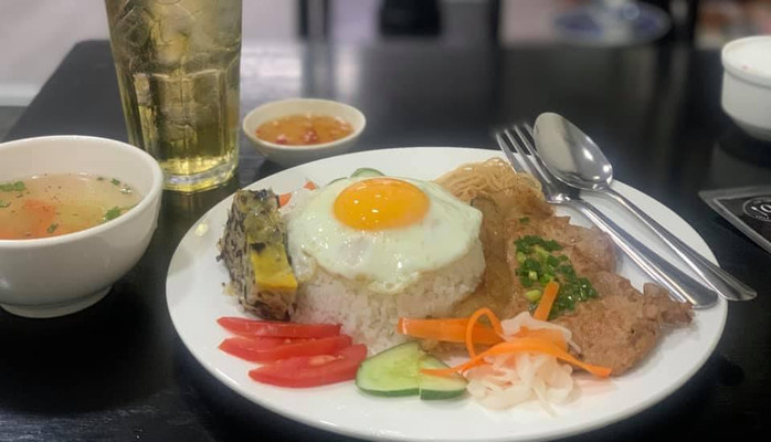 Cơm Tấm Hai Chàng Trai - Lê Lợi