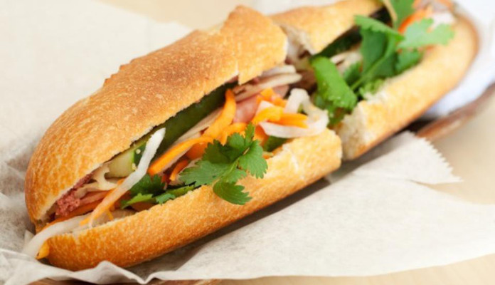 8 Rèm - Bánh Mì Bình Định - Phan Văn Trị