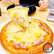 Pizza zăm b&#244;ng dứa