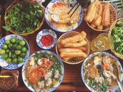 Bún siêu sườn ốc to nhỏ