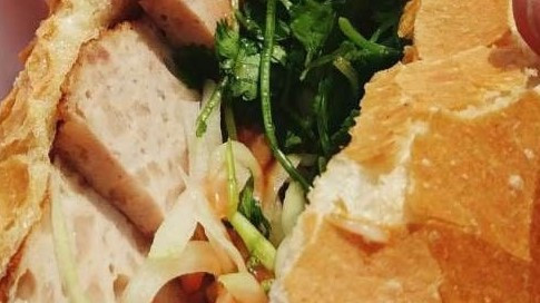 Bánh Mì Chả Nóng Long Đỉnh -  Xuân La