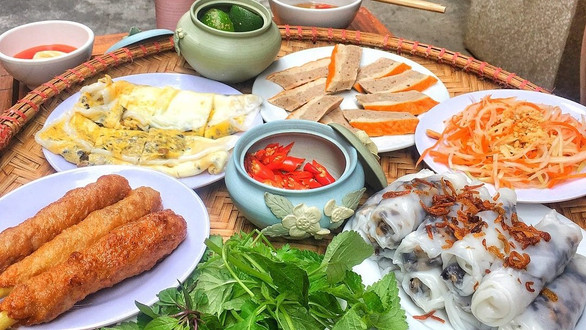 Tiệm Bánh Cuốn Bon - Cổng Tiền