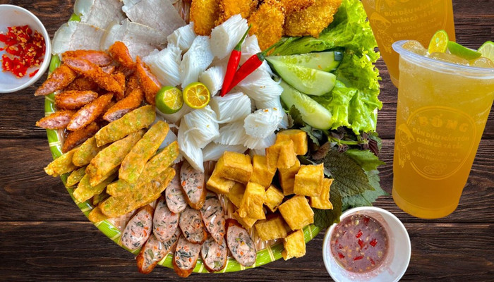 BỐNG - Bún Đậu Mắm Tôm & Chân Gà Rút Xương