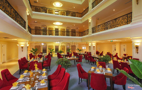 Nhà hàng Romance tại tầng 4 khách sạn được thiết kế sang trọng theo phong cách châu Âu