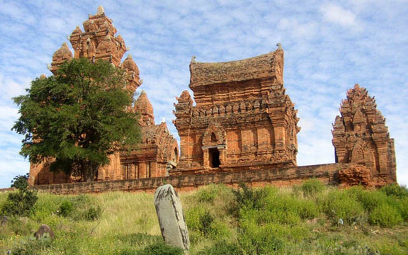 Tháp Chàm Pôklong Garai - Bác Ái