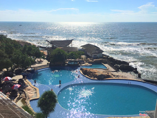 toàn cảnh hồ bơi 