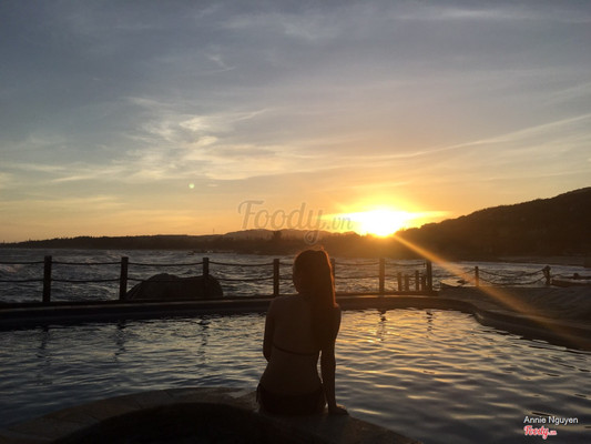 hồ bơi nước mặn sát biển