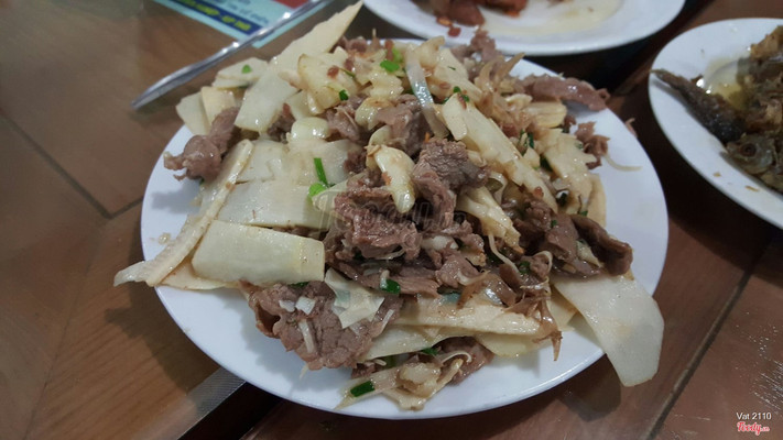 bò xào măng rừng