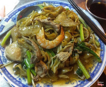 Hủ tíu xào thập cẩm có sốt 30,0000