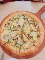 Pizza hải sản must try của quán