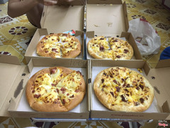 Pizza đế dày size vừa 69k