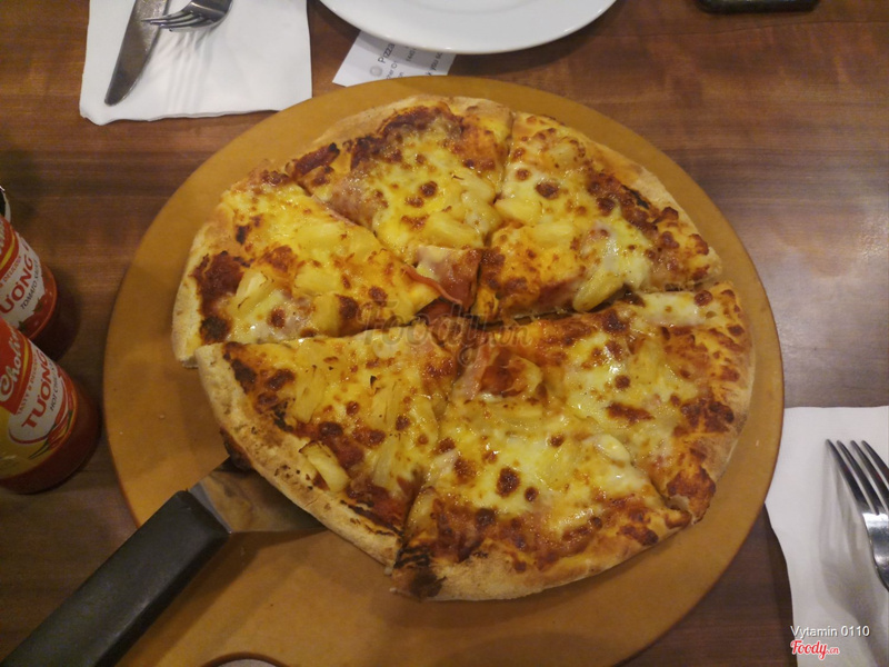 Pizza thịt nguội và thơm
