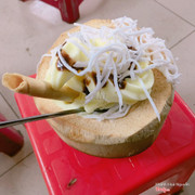 Kem thì cũng ngon lành 👍🏻 View cũng ổn 😂 Mỗi tội nhân viên lấc cấc k chịu được. Ngồi bên trong cứ văng tục 😡 k có thiện cảm