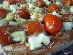 Bông lan trứng muối chà bông phô mai