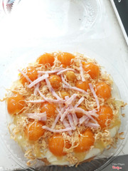 Order ngày mưa. Trời mưa thèm ăn bánh bông lan qtqd 😜😜 vào Beo đặt ngay 1 em bông lan trứng muối sốt kem phô mai chảy ăn mà sướng cái miệng gê nơi 😍😍 bánh ấm phô mai chảy thơm ngon hòa quyện cùng trứng muối chà bông với thịt xông khói 😂😂 trời ơi ta nói đã gì đâu ah. Mình với đứa em Ăn xong căng da bụng mất roài 😂😂 để khi nào lại thòm thèm bánh ngày mưa lại bon chen lên Beo đặt mới đc 😍😍😍 