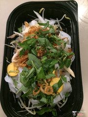 Nước mắm rất ngon bày trí đẹp...thịt gà ta dai dai vừa miệng ăn sẽ ủng hộ dài dài