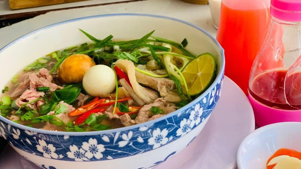 Phở Lý Quốc Sư & Cháo Ếch Singapore - Nguyễn Huệ