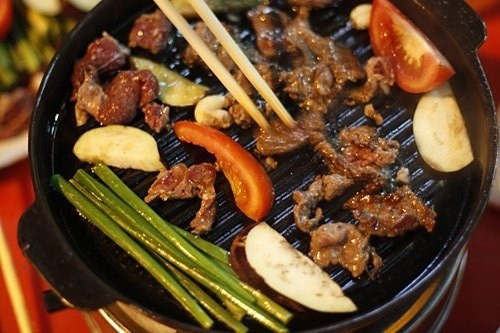 Cô Nguyệt - Lẩu Nướng Tự Chọn