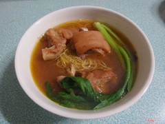 hủ tiếu mì giò heo chao đỏ