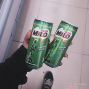 Như đã hẹn sẽ review về em milo lon đang hot hit này ạ có thể nói là milo tự pha ngon hơn )) tất nhiên nhưng mình thấy milo lon này ngon hơn milo của circle K nhé do milo của circle K kiểu bị bột bột í với lại cx là dạng milo để lâu nên mình khuyên các bạn mua milo lon xong xin thêm đá để uống lạnh nhaa 🙆🏻🙆🏻🙆🏻 giá e í là 15k/lon mua 2 lon còn 28k các cậu có thể tìm thấy em í ở chuỗi các cửa hàng circle K nhéee💕💕hẹn các cậu ở lần review tiếp theo nhaaa