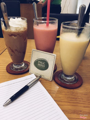 Ice blended caramel + smoothies dâu + smoothies xoài. Coffee thơm, chất lượng tốt, ko có ngô rang cháy