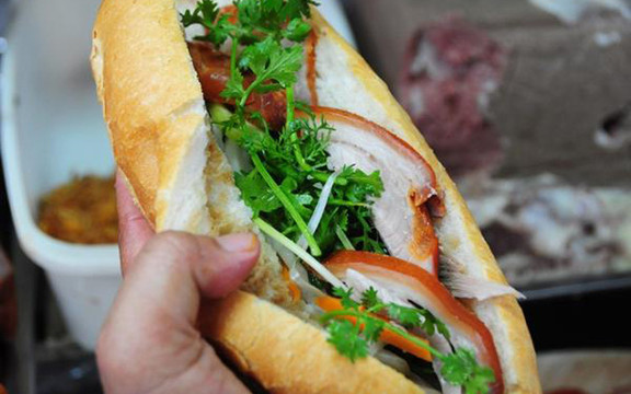 Cô Ly - Bánh Mì Thịt