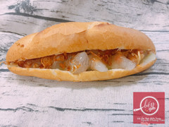 Quán Bếp Mẹ Ủn- Góc Ẩm Thực Miền Trung ở trong ngõ 68 phố Triều Khúc 👍🏻 Quán có nhiều món rất ngon đặc biệt mình thích nhất là món bánh mì kẹp bánh bột lọc ở đây phải gọi là siêu ngon luôn ăn sướng miệng dã man 😭😭😭 ôi nói đến lại thèm huhu. Chị chủ quán rất dễ thương và vui tính nếu các bạn gọi ship thì alo số c ấy nhé 0933228638