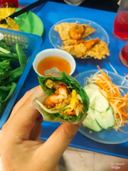 Bánh xèo, bánh tôm, nem lụi ở đây ngon cực kì. Bánh giòn tan, nhân cũng nhiều hơn nhiều chỗ mình ăn. Nước chấm thì thôi rồi, ngon cực kì. Không phải PR nhưng đây là quán bánh xèo ngon nhất mà 2 năm qua mình khám phá quanh hà nội