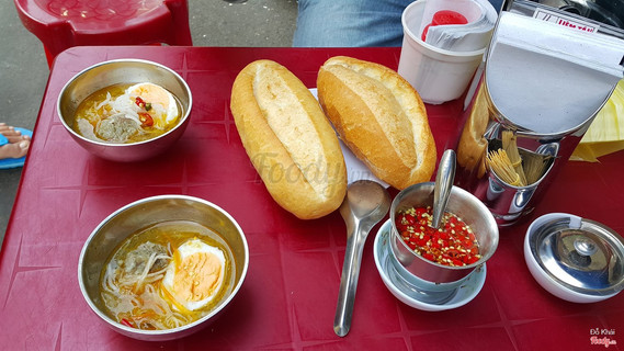 Bánh mì xíu mại trứng