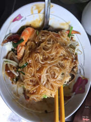 Hủ tiếu khô đặc biệt tôm cua - thêm sốt