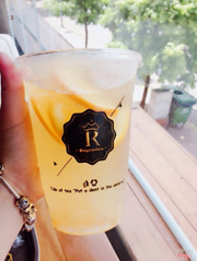 Trà thanh yên chanh mật ong, vị thanh mát, uống rất ngon nhưng điểm trừ là lát chanh bị vụn nát khi uống nhai hơi đắng