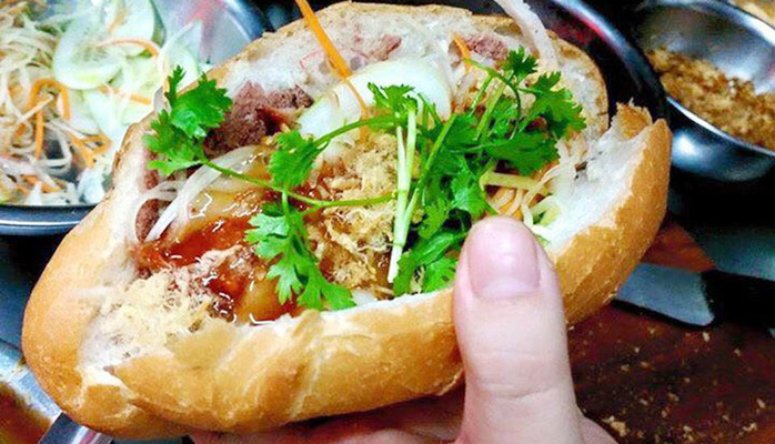 Chị Thảo - Bánh Mì Patê & Giải Khát