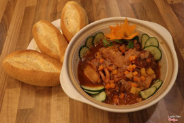 Gà nấu siêu ăn kèm bánh mỳ