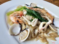 M11. Seafood Hor Fun (Hải sản quay tiêu)