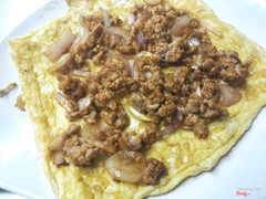 E2. Pork & Onion Omellete (Trứng chiên thịt bằm)