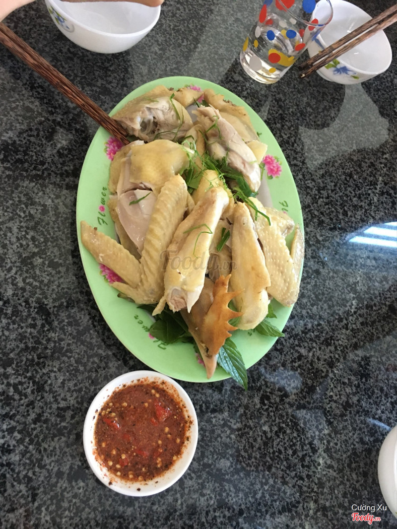 Gà luộc chấm muối tiêu