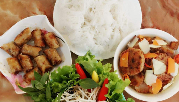 Bún Chả Que Tre - Cấm Chỉ