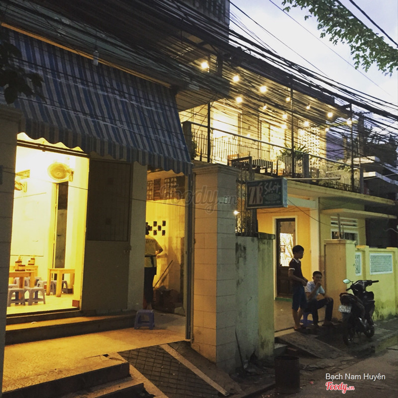 Xin chào các bạn, Zé đã mở rộng thêm không gian quán thoải mái hơn, đẹp hơn và nhân viên phục vụ cũng được tăng gấp đôi nhằm phục vụ các bạn được tốt hơn đó ạ :)Rất mong các bạn luôn ủng hộ quán