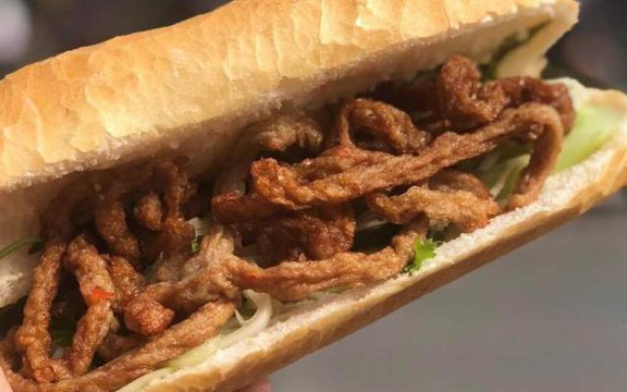 Bánh Mì Chả Cá Bé Út - Giải Phóng